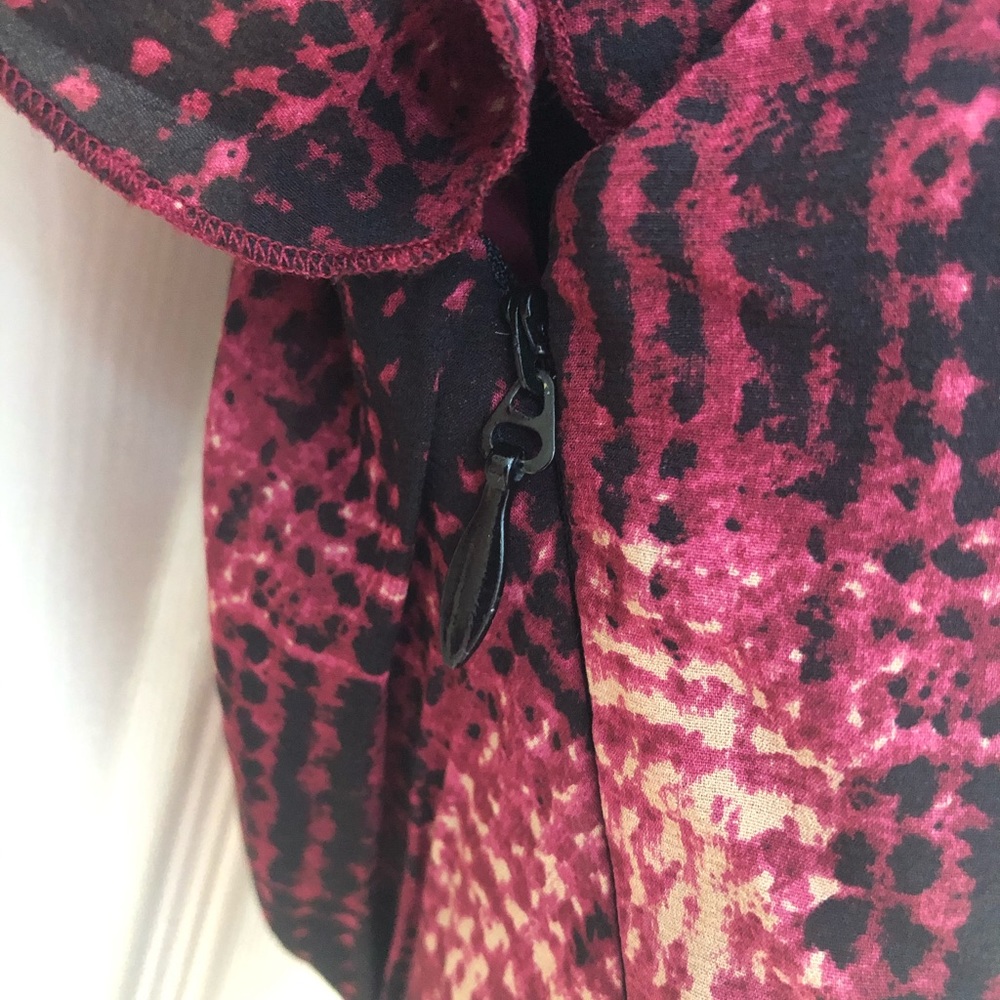 NWOT BEBE ONE SHOULDER STRETCH BODY CON. DRESS - Picture 6 of 8